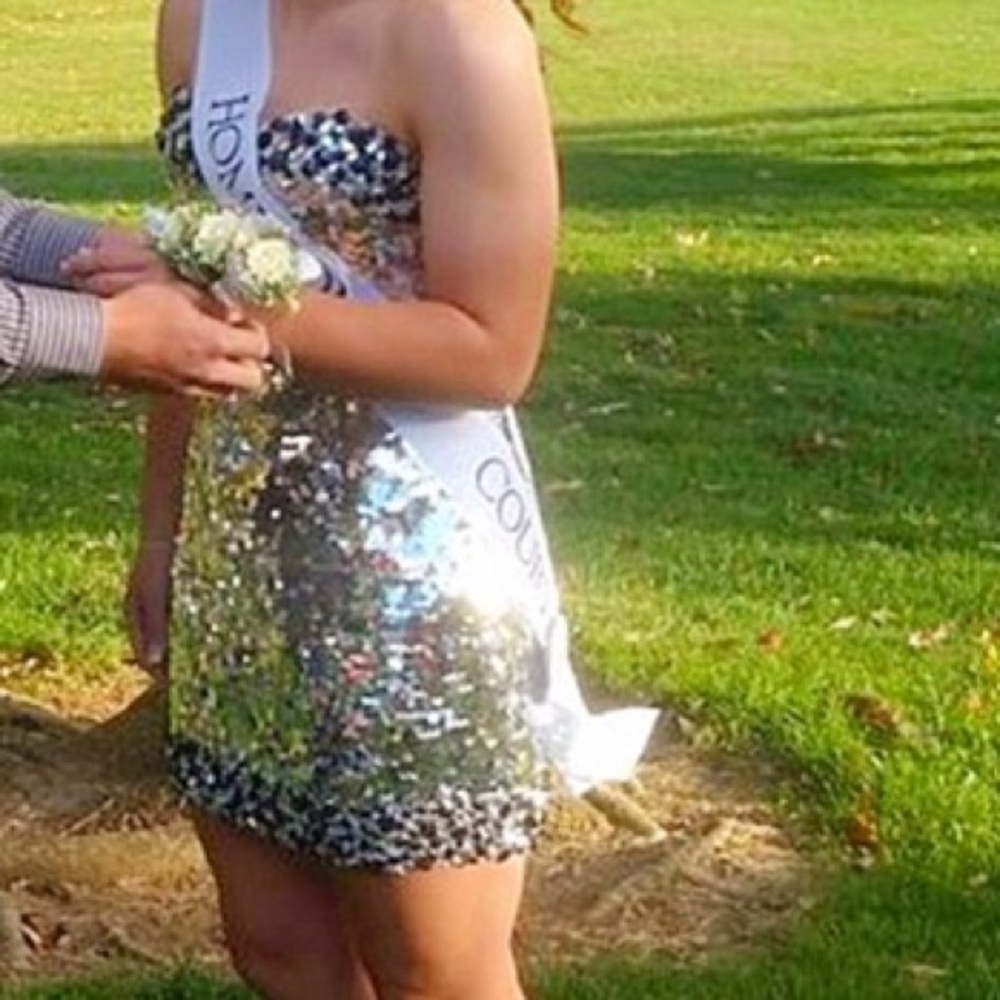 HOMECOMING DRESS - Picture 8 of 8